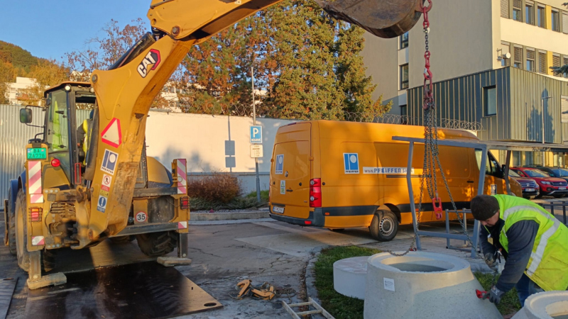 Bezvýkopové technológie / Rekonštrukcia hlavnej kanalizácie a re